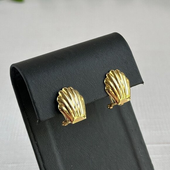 Gold-Tone Shell Earrings For Pierced Ears, Optional Mother Of Pearl Door Knocker - Picture 7 of 8